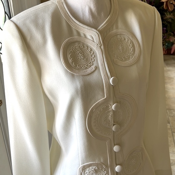 ADRIENNA PAPELL Elegant Suit Ivory Absolutely Beautiful Size 8 - Picture 2 of 16